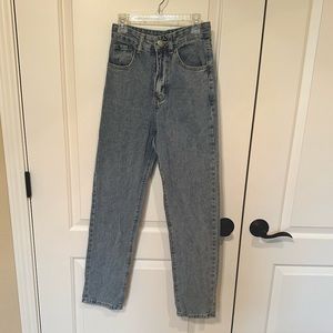 High Waist Slant Pocket Straight Jeans. Medium Wash Color. Size XXS
